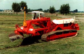 De eerste machine in Nederland welke aan de eisen

 van de landinrichting voldeed (1983)